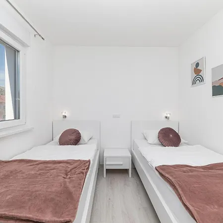 2 Bedroom In Appartement Trogir