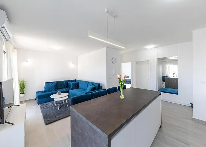2 Bedroom In *