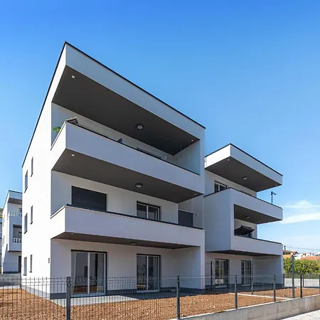 2 Bedroom In Διαμέρισμα *