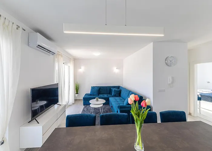 2 Bedroom In *